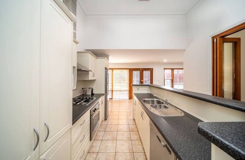 Adelaide Central Business District Cottage | Irma`s Place—A Historic Garden Cottage