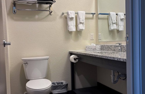 Upton Hotel | Iron Creek Inn & Suites