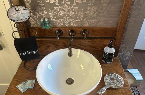 Madison Bed & Breakfast | Iron Gate Inn