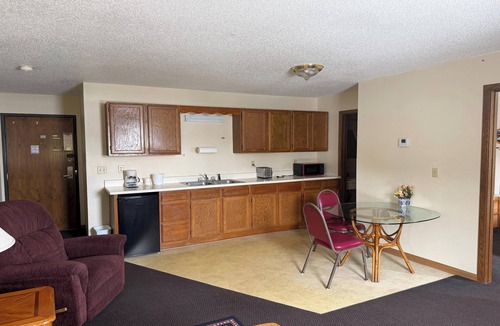 Iron Mountain Hotel | Iron Mountain Inn & Suites MI US 2