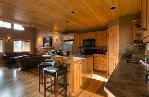 Edgewater Ski Chalet | Iron Ring Log Chalet, Stay 3 nights, pay for 2 nights, Hot Springs Passes Incl.