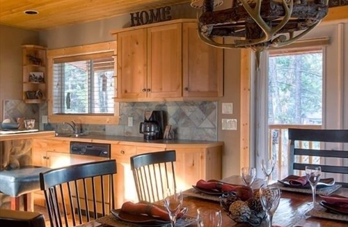 Edgewater Ski Chalet | Iron Ring Log Chalet, Stay 3 nights, pay for 2 nights, Hot Springs Passes Incl.