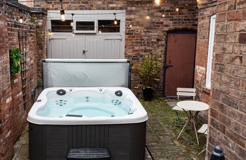 Ironbridge House | Ironbridge Riverside Hot Tub Retreat