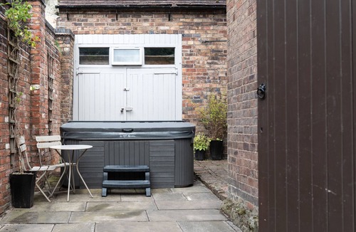 Ironbridge House | Ironbridge Riverside Hot Tub Retreat