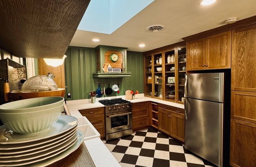 Algonquin House | Ironman & Eagleman - 4-bedroom house in charming Cambridge.