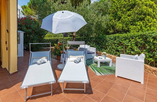 Finale Ligure Apartment | Isabel Beach and Bike Apartment with Private Garden and Wi-Fi