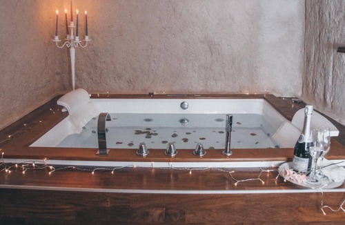 Sasso Caveoso Bed & Breakfast | Isabel Luxury Room