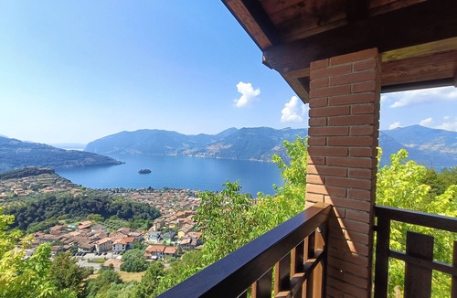 Marone Apartment | "Iseo" room