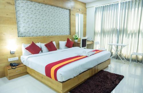 Pulikeshi Nagar Hotel | Ishwerya Suites