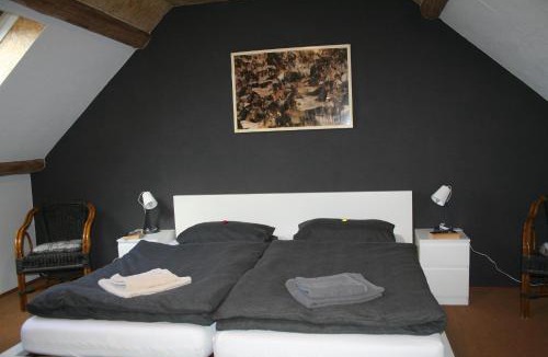 Schonfeld House | Isi-Hof