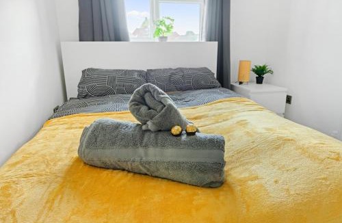 Alfreton Apartment | isimi luxurious 4 bed Modern House. Derby