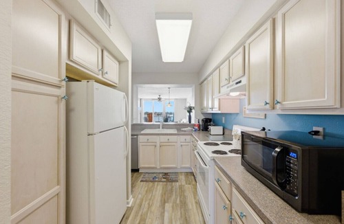St. Petersburg Condo | Isla Del Sol Bahia Vista 7-507 2/2 Amazing View