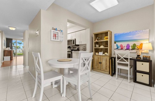 St. Petersburg Condo | Isla Del Sol Bay View Retreat: Ground Floor 12-143
