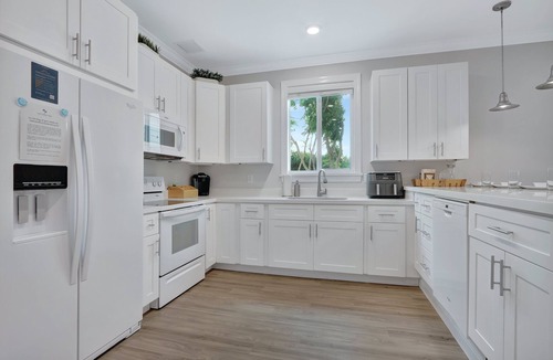 Islamorada Villa | Isla Kiwi: Waterfront Boutique Resort, FREE Boat Dockage Sept-Oct Only