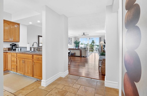 Islamorada Apartment | Isla Santorini | Islamorada Waterfront Condo, Ensuites, Pool, Hot Tub