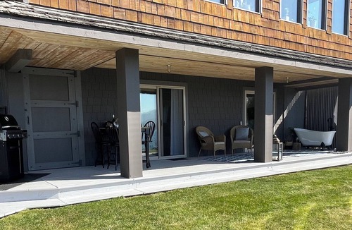 Sointula Apartment | Island Alchemy Suite is a private little getaway with spectacular ocean views.