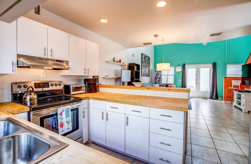 Old Town Condo | Island Escape: Charming Condo Just Steps From Duval Street, Near Southernmost Point, Shared Pool!
