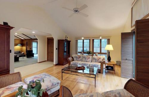 Oak Bluffs House | Island Getaway