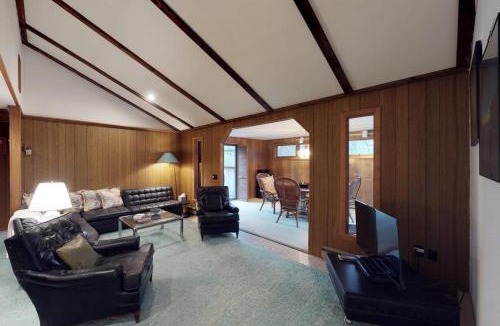 Oak Bluffs House | Island Getaway