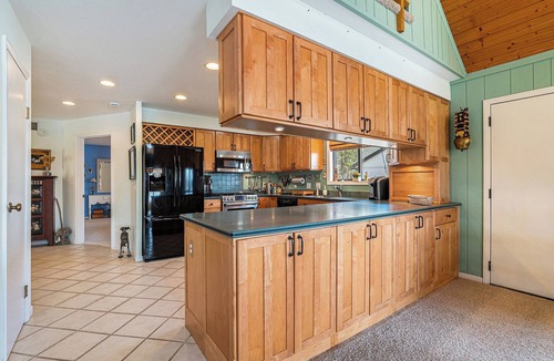 Canadian Lakes Cottage | Island Lakehouse & Golf Retreat – in the Heart of Michigan. Sleeps 10.