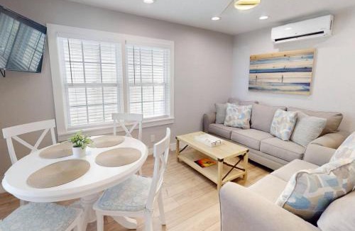 Madeira Beach House | Island Paradise Cottages - Triplex