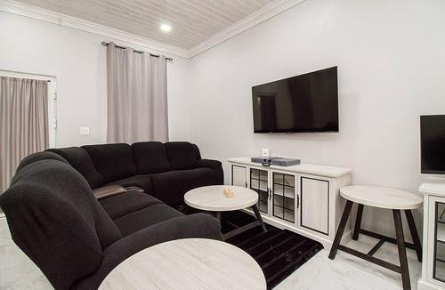 Lyford Cay Condo | Island Seahorse Retreat