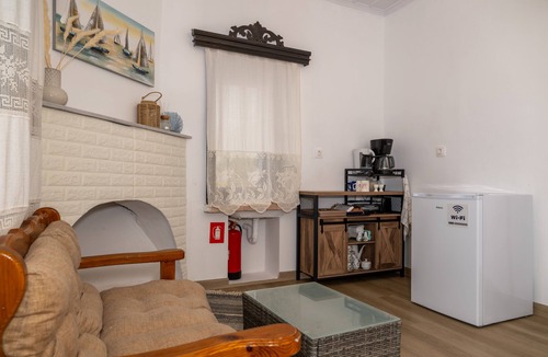 Kampos Marathokampou House | Island Stone house 15m from the beach.