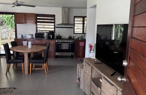 Port Vila House | Island Unit in Pango - Surfhouse