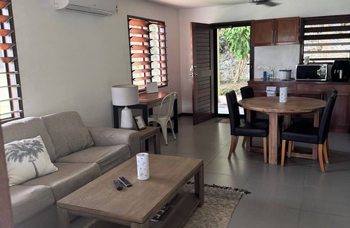 Port Vila House | Island Unit in Pango - Surfhouse