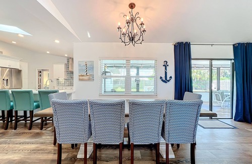 Melbourne Beach House | Island Vibes Beach House~ 4 min. Walk 2 Beach Heated Pool King Beds
