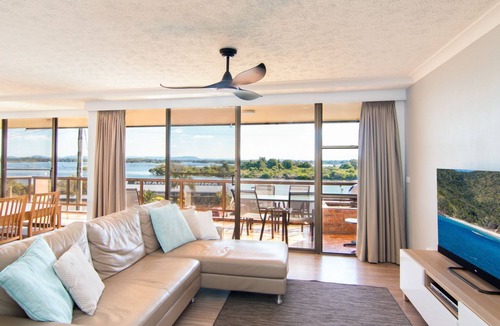 Forster Apartment | Island View 4 -Opposite Wallis Lake!