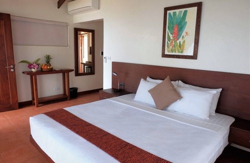 Anda Hotel | Island View Beachfront Resort