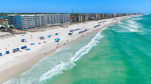 Fort Walton Beach House | Islander Beach Resort Condo Ocean Views Pool