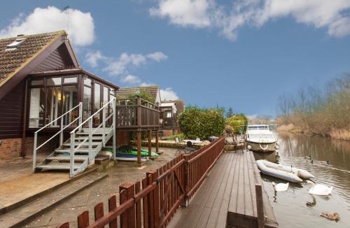 Thistley Green Cabin | Isleham River Lodge