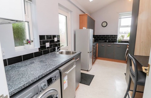 Berwick-upon-Tweed Cottage | ISLESTONE, 1 TEMPERANCE TERRACE, pet friendly in Berwick-Upon-Tweed