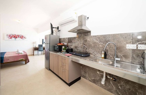 Qawra Apartment | Islet Promenade Studio with Hot Tub and Sea View