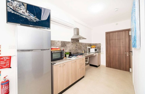 Qawra Apartment | Islet Promenade Studio with Hot Tub and Sea View