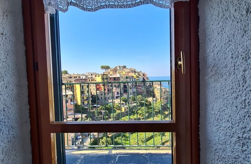 Corniglia Apartment | Isola Apartment with terrace and Stunning sea .