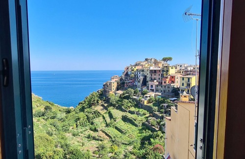 Corniglia Apartment | Isola Apartment with terrace and Stunning sea .