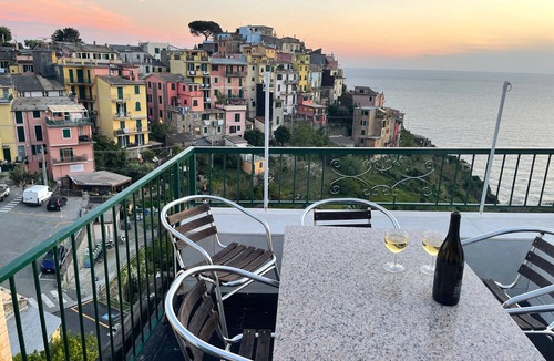 Corniglia Apartment | Isola Apartment with terrace and Stunning sea .