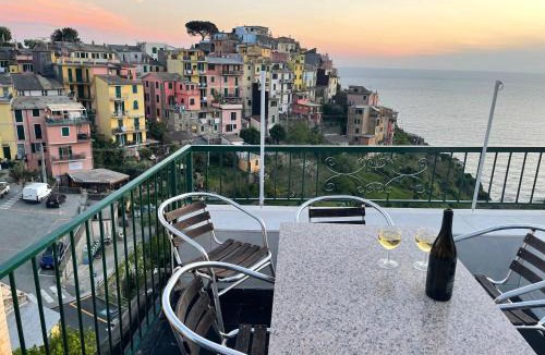 Corniglia Apartment | Isola Apartment with terrace and Stunning sea view
