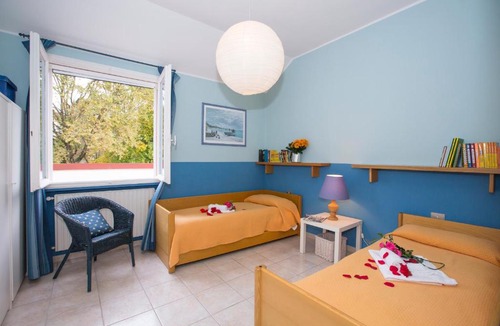Ispra House | Ispra Villa Sleeps 6 Pool
