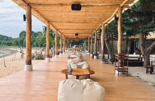 Sichon Hotel | Issara Beach Resort Beachfront