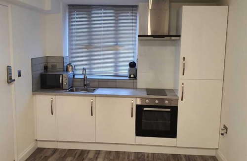 Erith Apartment | It a one bedroom studio apartment with a free parking and close to train station