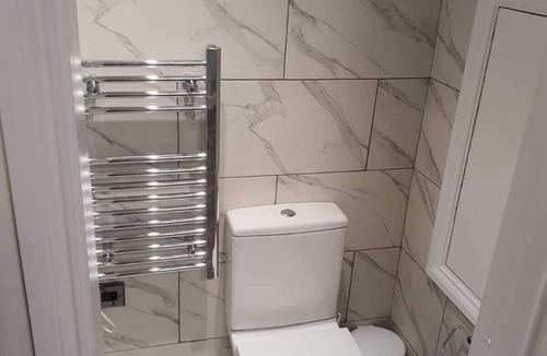 Erith Apartment | It a one bedroom studio apartment with a free parking and close to train station