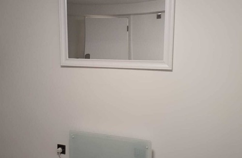 Erith Apartment | It a one bedroom studio apartment with a free parking and close to train station