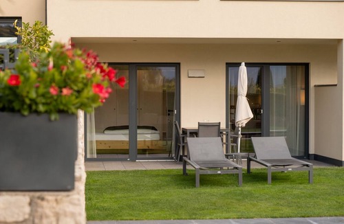 St. Pauls Apartment | Apartment 'Weingut Gasshof Apt Mathias' with Mountain View, Pool and Sauna
