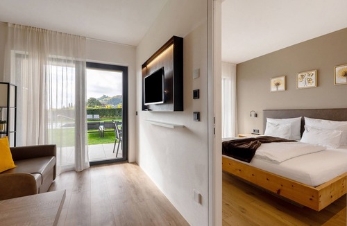 St. Pauls Apartment | Apartment 'Weingut Gasshof Apt Antonia' with Mountain View, Pool and Sauna