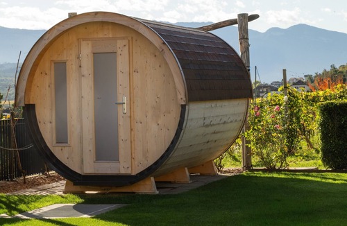 St. Pauls Apartment | Apartment 'Weingut Gasshof Apt Antonia' with Mountain View, Pool and Sauna