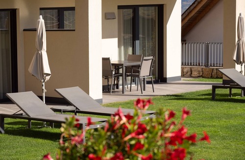 St. Pauls Apartment | Apartment Weingut Gasshof Alma with Mountain View, Pool and Sauna